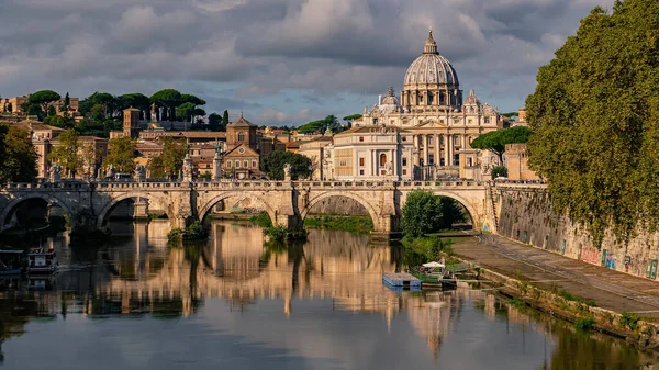 Roma Itália Outubro 2018 Uma Vista Longo Rio Tibre Direção — Fotografia de Stock