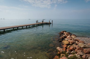 Lombardy, İtalya 'daki güzel Garda Gölü (Lago Di Garda) manzarası