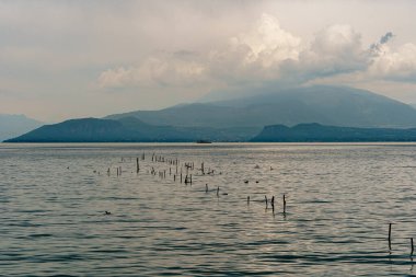 Lombardy, İtalya 'daki güzel Garda Gölü (Lago Di Garda) manzarası