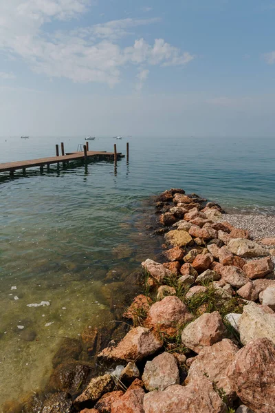 Γραφική Θέα Στην Όμορφη Λίμνη Garda Lago Garda Στη Λομβαρδία — Φωτογραφία Αρχείου