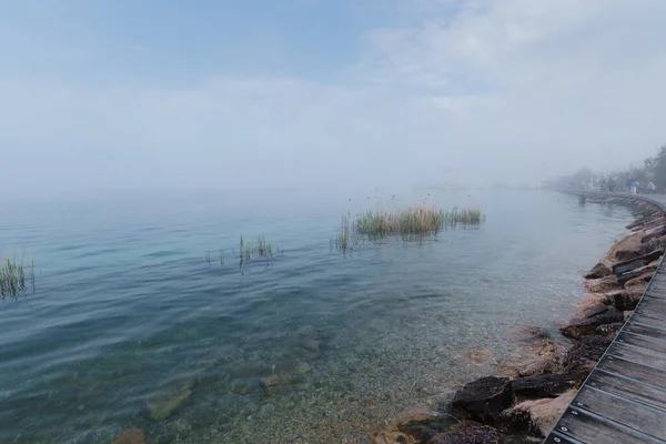Γραφική Θέα Στην Όμορφη Λίμνη Garda Lago Garda Στη Λομβαρδία — Φωτογραφία Αρχείου