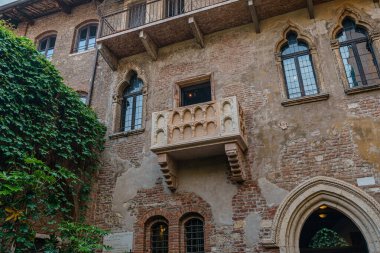 Orijinal Romeo ve Juliet balkonunun yeri Verona, İtalya.