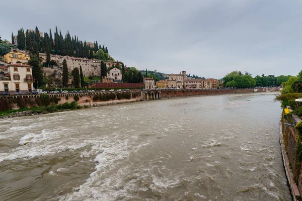 Scenic Verona Cityscape View Adige River Church Complesso Della Cattedrale — стокове фото