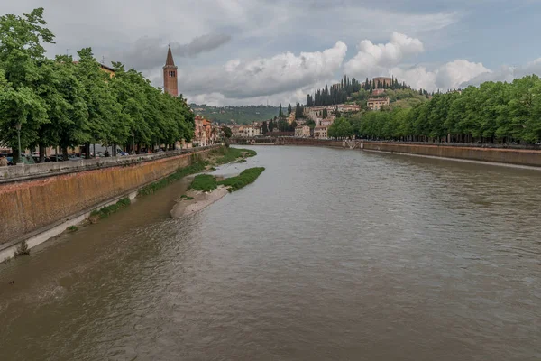 Scenic Verona Cityscape View Adige River Church Complesso Della Cattedrale — стокове фото