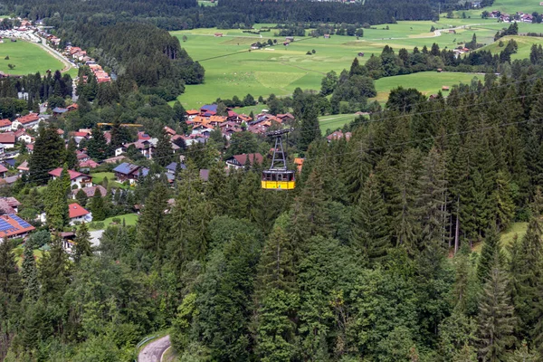 Kayak stadyumunun manzarası. Erdinger Arena 'da. Oberstdorf, Bavyera, Almanya. Tatil köyü..