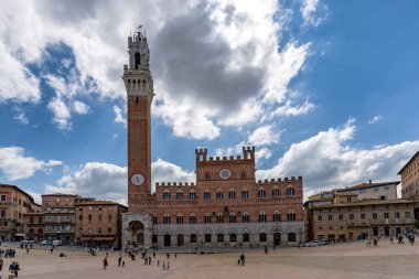 Siena, Campo Meydanı (Piazza del Campo), İtalya 'nın Toskana kenti. Siena, Siena eyaletinin başkentidir.