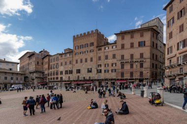 Siena, Campo Meydanı (Piazza del Campo), İtalya 'nın Toskana kenti. Siena, Siena eyaletinin başkentidir.