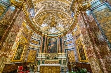 Roma, İtalya - 10 02 2018: Campo Marzio 'da Saint Anthony' nin iç mimarisi, bir Barok Katolik kilisesi, Roma, İtalya 'daki Portekiz cemaatinin ulusal kilisesi.