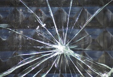 Parşömeni yaratan camdaki çatlak.