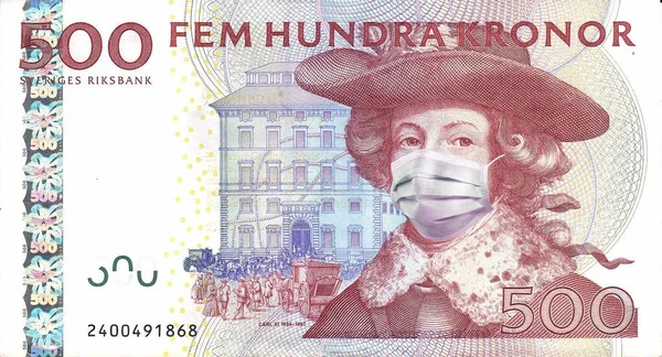 İsveç 'te 500 kronluk banknot ve tıbbi maskeli Karl 11. İsveç 'te koronavirüs salgını. Koronavirüs salgınının İsveç ekonomisi üzerindeki etkisi