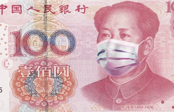 Tıbbi maskeli 100 yuan banknot. Çin 'de koronavirüs salgını. Koronavirüs salgınının Çin ekonomisi üzerindeki sonuçları.