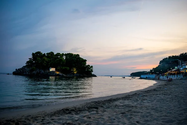 Bellissimo Tramonto Sullo Sfondo Del Mare — Foto Stock