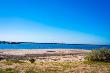 Deniz kıyısının güzel manzarası