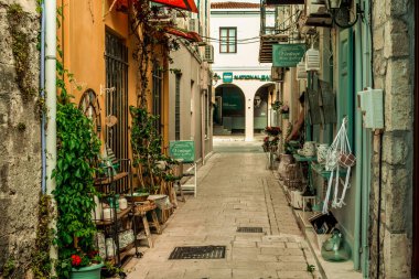 Lefkas dar sokaklar. Harika bir yaz günü holida için en iyi yer.