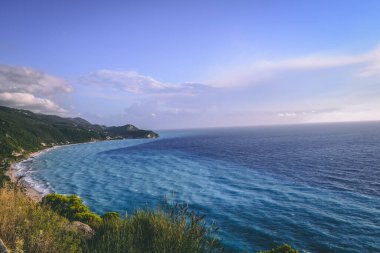 Katisma Sahili 'nin panoramik manzarası, Lefkada, İyon Adaları, Yunanistan 