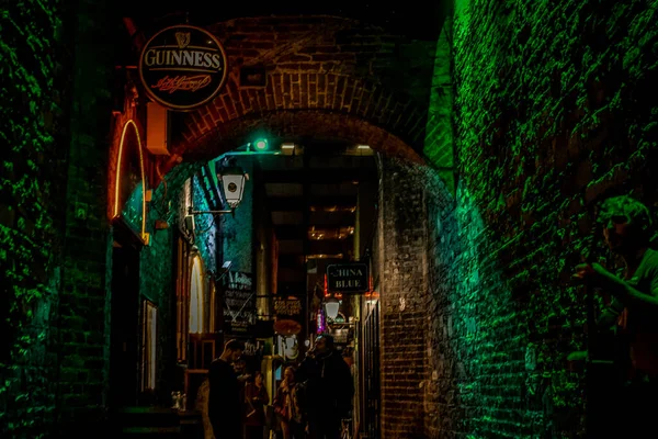 Pessoas Andando Rua Bairro Histórico Bairro Cultural Dublin Irlanda — Fotografia de Stock