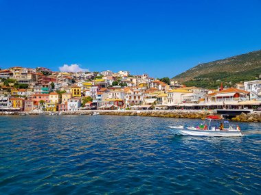 Yunanistan 'ın güzel renkli sahil kenti Parga, Epirus. Yunan yaz tatilleri
