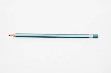 Gri ve açık yeşil çizgili, ahşap renkli kalem. Güzel beyaz bir arka planda izole edilmiş.