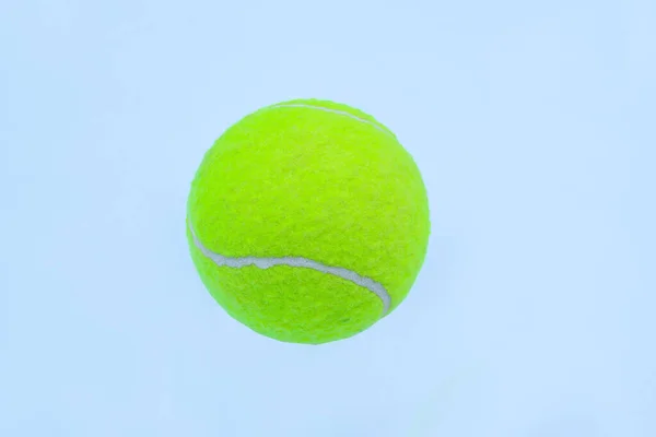 Una Nueva Pelota Tenis Verde Claro Con Rayas Blancas Mostradas — Foto de Stock