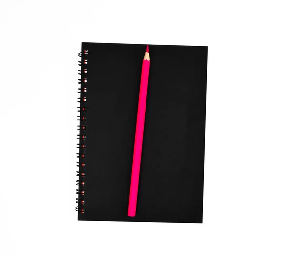 Pinkfarbener Bleistift Auf Einem Schwarzen Mit Einer Einzigen Notiz Überzogenen — Stockfoto