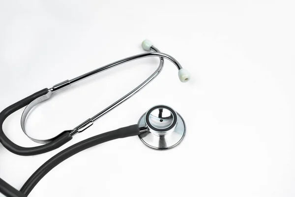 Ein Normales Medizinisches Stethoskop Ein Wichtiges Medizinisches Gerät Auf Isoliertem — Stockfoto