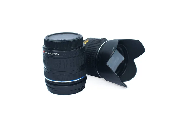 Dvě Černé Barvy Fotoaparátu Objektivu Digitální Fotoaparát Umístěný Nad Izolované — Stock fotografie