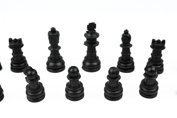 Acht Verschiedene Schwarze Spielfiguren Auf Weißem Isoliertem Leeren Hintergrund — Stockfoto