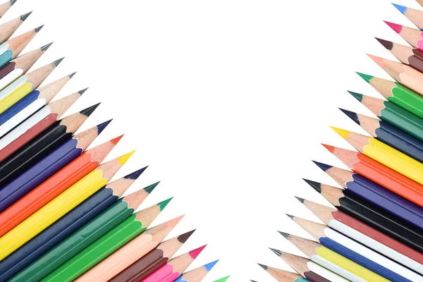 Deux Rangées Crayons Couleur Différente Placés Devant Fond Isolé Blanc — Photo