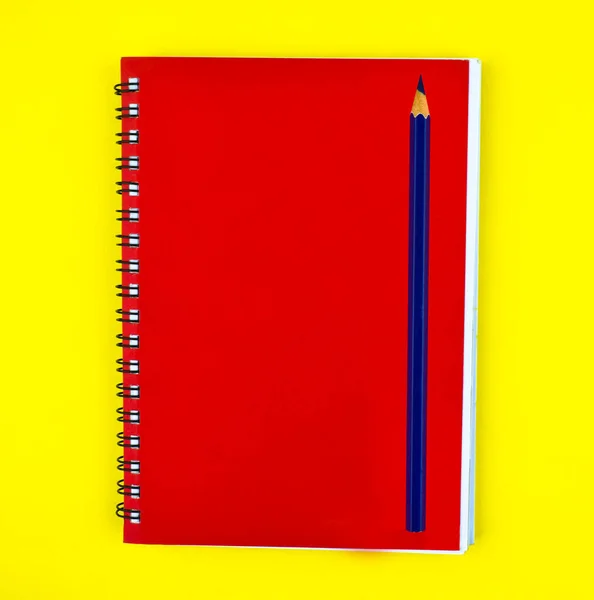 Crayon Crayon Bois Couleur Bleue Placé Sur Journal Papier Note — Photo