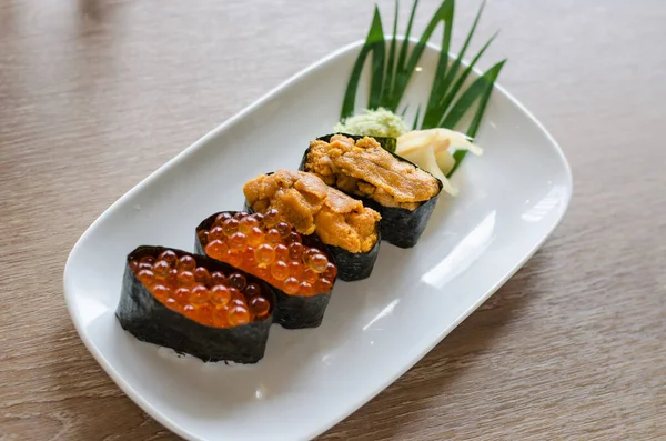 鮭イクラ海苔寿司 日本料理 — ストック写真