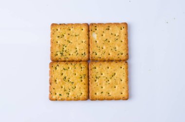 Kraker. Beyaz arka planda diyet için abur cubur