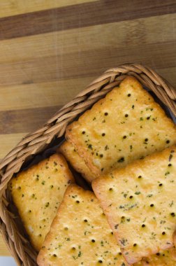 Sepette kraker yığını