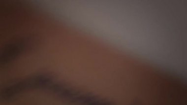 Eski bir kağıt üzerinde el yazısıyla yazılmış metin