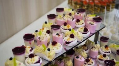 Şekerleme, tatlı bir açık büfe.