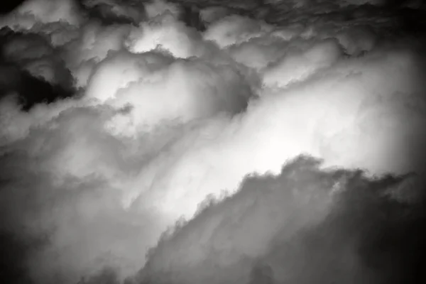 Gewitterwolken im Hintergrund — Stockfoto