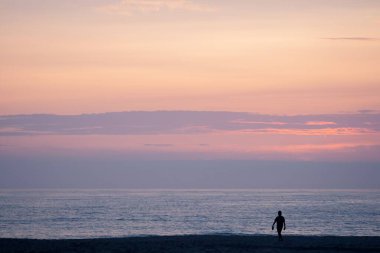 Günbatımına doğru yürüyorum, Portekiz, Ağustos 2017.