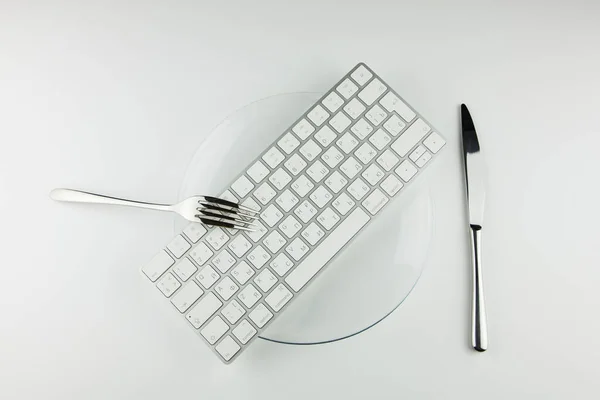 Teclado Con Cuchillo Tenedor Plato Comer Contenido Netiqueta —  Fotos de Stock