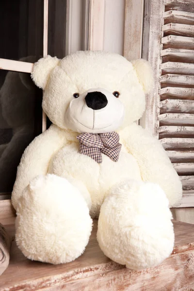 Teddybär Auf Holzgrund — Stockfoto
