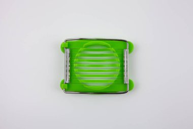 Yeşil yumurta helikopteri. Modern bir mutfak malzemesi. Haşlanmış yumurta doğramak için her zaman kullanılır..