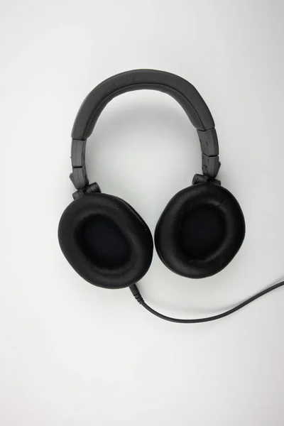 Fones Ouvido Profissionais Com Fio Preto Para Trabalhar Com Música — Fotografia de Stock