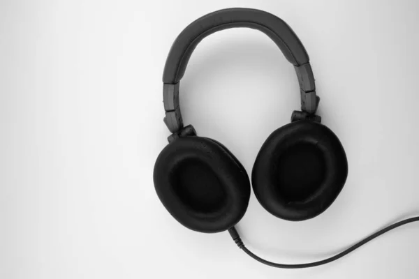 Casque Professionnel Filaire Noir Pour Travailler Avec Musique Sur Fond — Photo