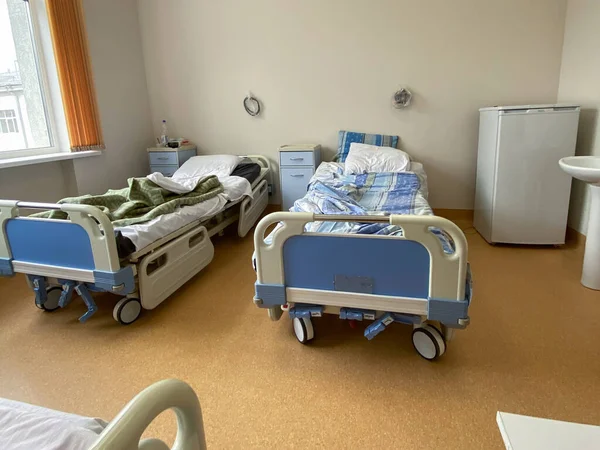 Lit Vide Dans Hôpital Russe Sans Équipement Pandémie 2020 Covid Photo De Stock