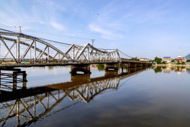 Kamboçya 'da eski bir köprü