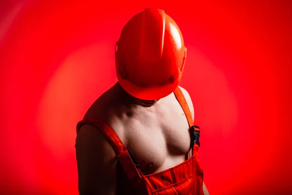 Costruttore Sexy Sfondo Rosso Costruttore Con Casco Testa Costruttore Sexy — Foto Stock