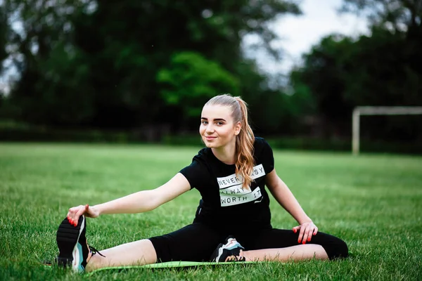 Zdravý Sportovní Životní Styl Atletická Mladá Žena Sportovních Šatech Dělá — Stock fotografie