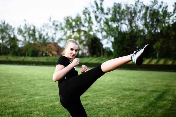 Zdravý Sportovní Životní Styl Atletická Mladá Žena Sportovních Šatech Dělá — Stock fotografie