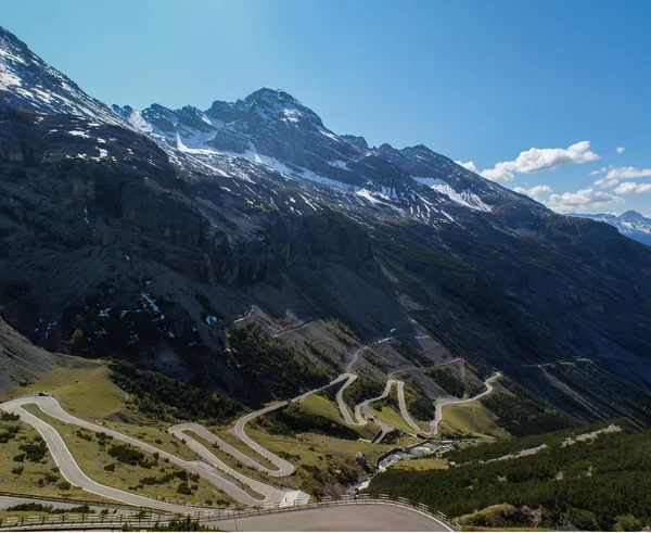 Παρακολουθείτε Stelvio Pass σε ιταλικές Άλπεις, Ιταλία, Ευρώπη — Φωτογραφία Αρχείου