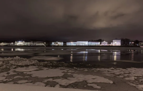 Universitetskaya embankment, St. Petersburg, Russia — Stock Photo, Image