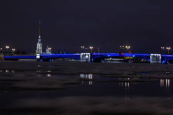 Развод Дворцовый мост, Санкт-Петербург, Россия — стоковое фото