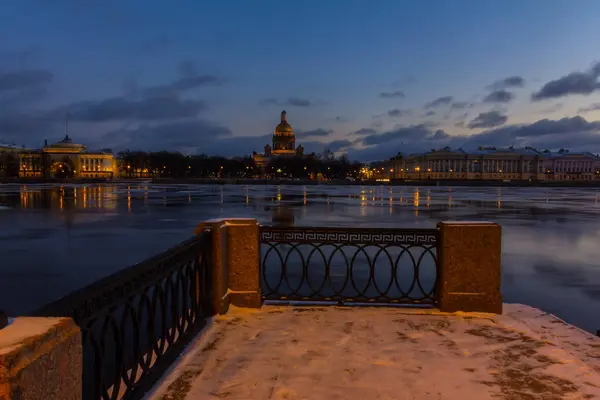 Isakskatedralen i Sankt petersburg — Stockfoto